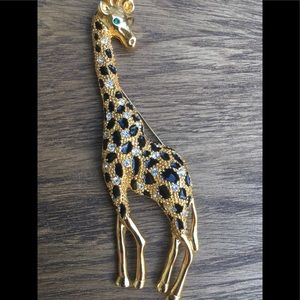 GOLD GIRAFFE BROOCH